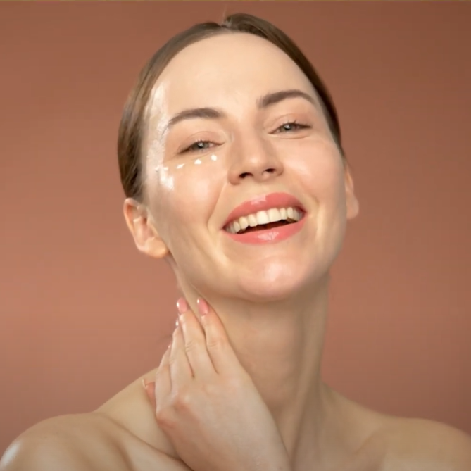 Petite Maison Canlandırıcı Eye Roller İle Gözlerinize Tazelik Dokunuşu! 🌿✨
