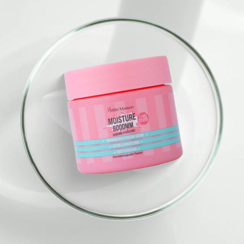 Nem Dolu Bir Işıltı: Petite Maison Moisture Booomm Nemlendirici Yüz Kremi ile Tanışın