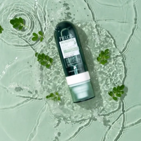 Her Spreyde Ferahlık Hissiyatı: Pielor Moringa Leaf Extract Yüz Spreyi